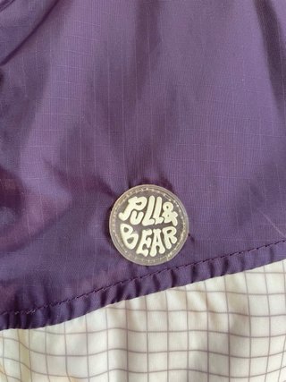Cortavientos Pull & Bear Morado y Blanco