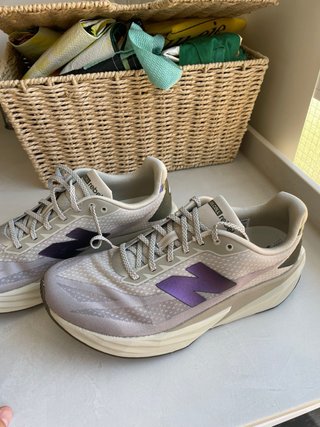 New Balance Fuelcell Rebel V5 Gris/Morado