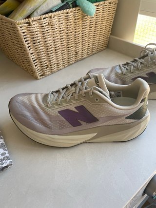 New Balance Fuelcell Rebel V5 Gris/Morado