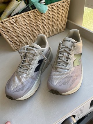 New Balance Fuelcell Rebel V5 Gris/Morado