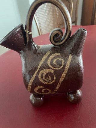 Botijo marrón hecho a mano