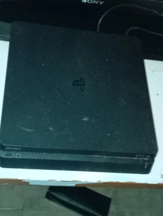 PS4 (PlayStation 4) con 3 mandos y 11 juegos