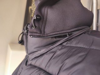 Chaqueta de Zara con mangas tipo neopreno. Talla M