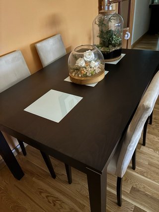 Mesa de comedor y 4 sillas