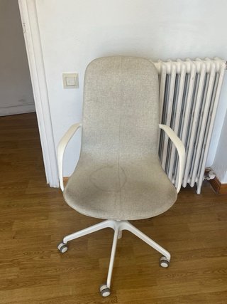 Silla de oficina Ikea beige y blanca