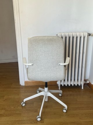 Silla de oficina Ikea beige y blanca