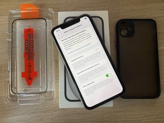 iPhone 11 Negro 128GB + Protectores