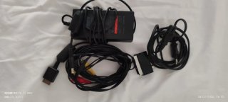 PS2 (PlayStation 2) con mandos y cables
