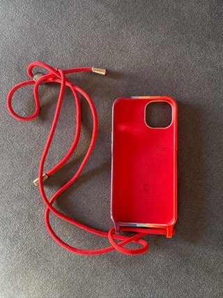 Funda iPhone 13 Orgullo Arcoíris con Cuerda