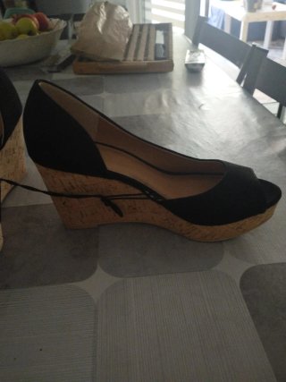 Zapatos Sfera y H & M.
