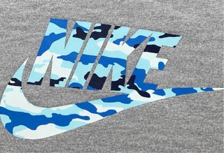 Sudadera Nike Gris Logo Camuflaje Azul