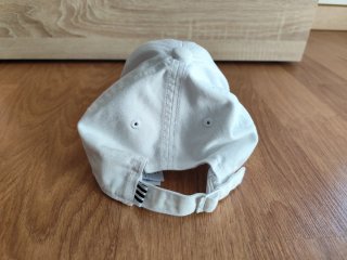Gorra Adidas Blanca con Rayas Negras