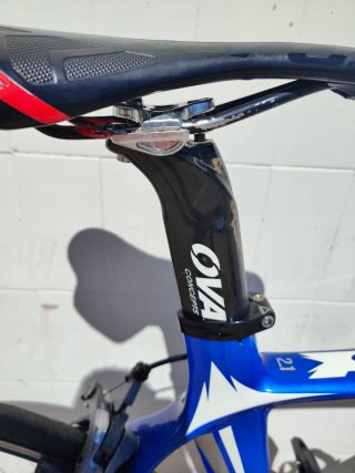 Bicicleta de carretera Fuji azul