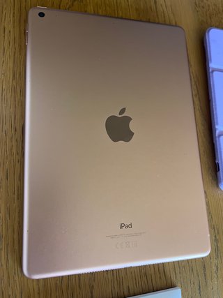 iPad 7ª Gen 32GB Rosa WiFi - Funda +teclado gratis