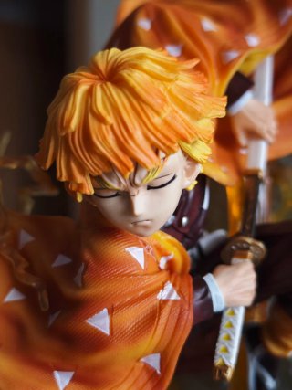 Figura Zenitsu Demon Slayer