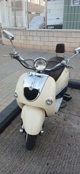 Sumco Luna 125 Scooter beige