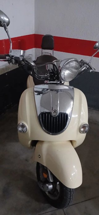 Sumco Luna 125 Scooter beige