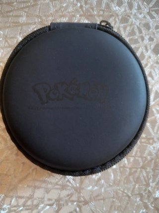 Custodia rigida Pokémon