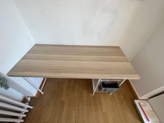 Escritorio madera y metal con cesto