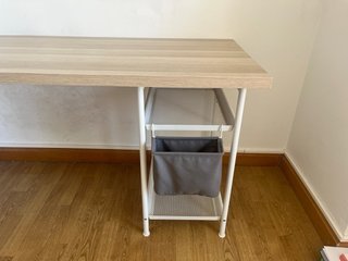 Escritorio madera y metal con cesto