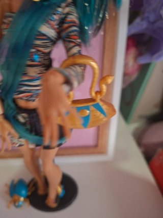 Muñeca MonsterHigh Nefera deNile (NO inlcuye peana