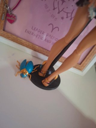 Muñeca MonsterHigh Nefera deNile (NO inlcuye peana