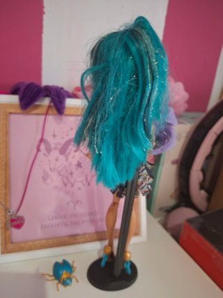 Muñeca MonsterHigh Nefera deNile (NO inlcuye peana