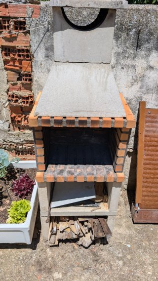 Barbacoa de obra de ladrillo y cemento