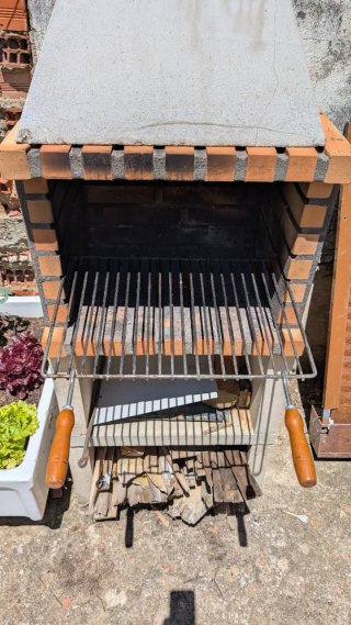Barbacoa de obra de ladrillo y cemento