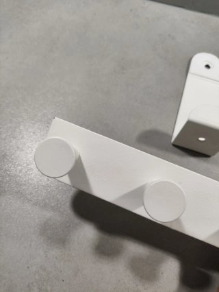 Perchero de pared metálico blanco