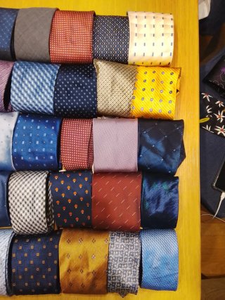 6) 50 cravatte eleganti assortite in seta