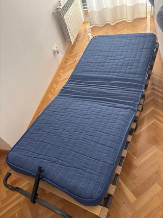 Cama Plegable Azul y Madera