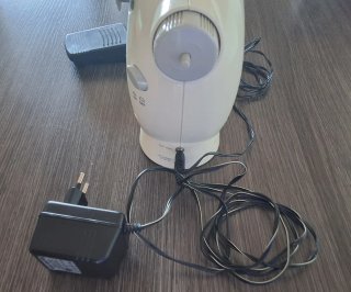 Máquina de coser Genius con accesorios