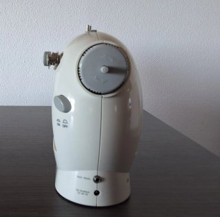 Máquina de coser Genius con accesorios