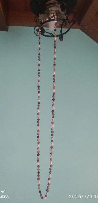 Collar largo de madera artesanal