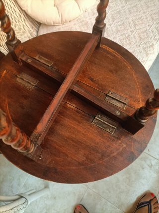 Mesa plegable antigua de madera
