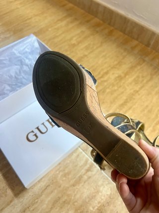 Sandalias Guess Talla 37 unas horas de uso