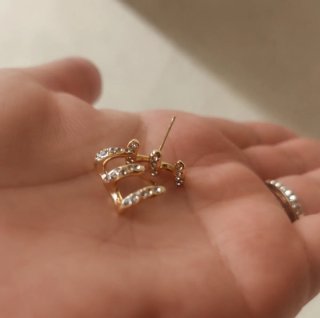 Pendientes Dorados Elegantes con Brillo
