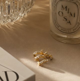 Pendientes Dorados Elegantes con Brillo