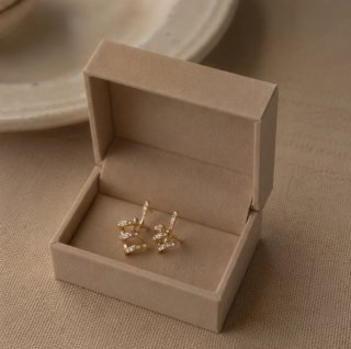 Pendientes Dorados Elegantes con Brillo
