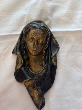 Figura Virgen decorativa dorada