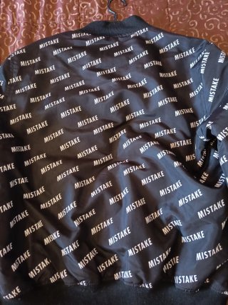 Chaqueta Bershka Estampado MISTAKE