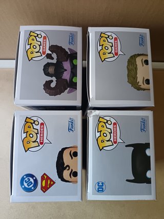 Lote 4 Funkos: WoW, Superman, Batwing