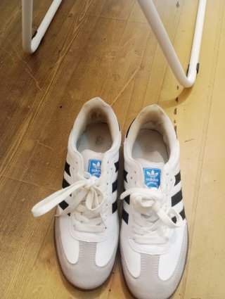 Zapatillas Adidas Blancas y Grises Poco Uso