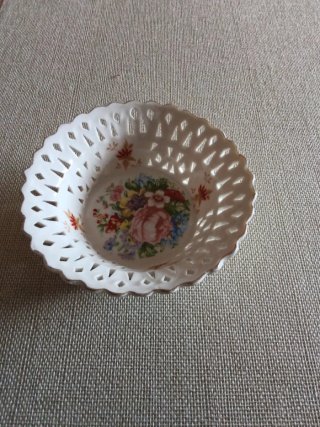 Cestino traforato porcellana decorato fiori