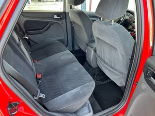 se vende ford focus de unico propietario.
