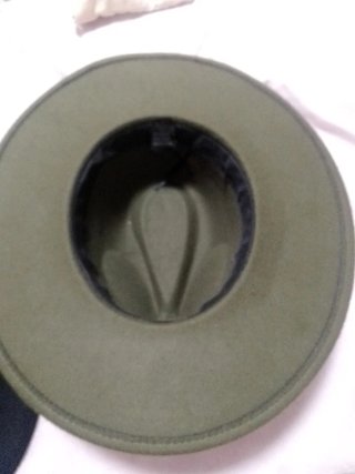 Sombrero verde estilo fedora