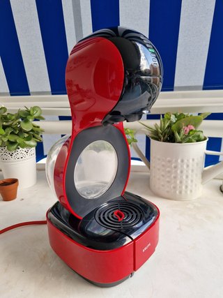 Cafetera Dolce Gusto Roja y Negra
