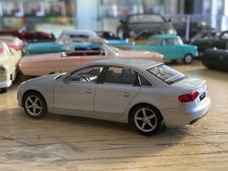 Welly Audi A4 Berlina 1:43 no box