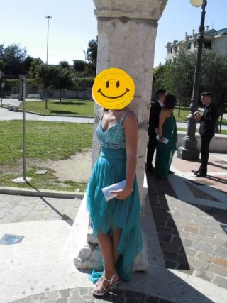 Abito elegante con perline e strass
